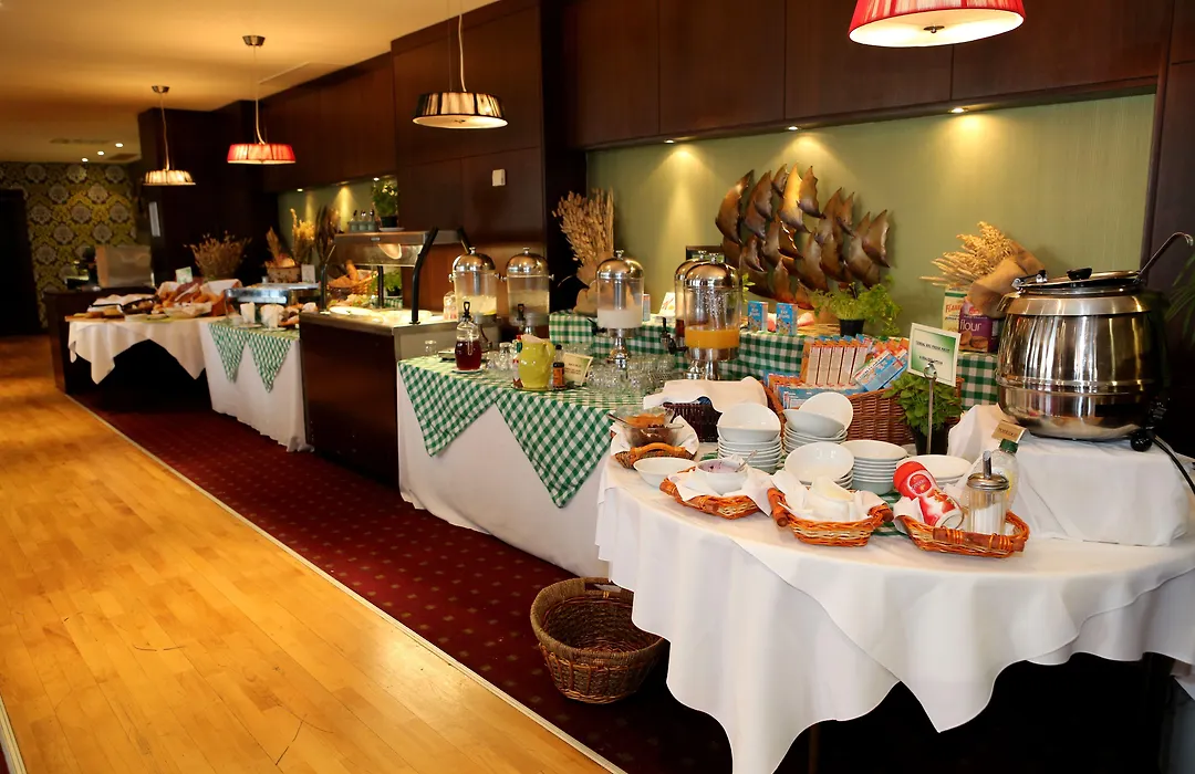 Maldron Hotel Derry-1